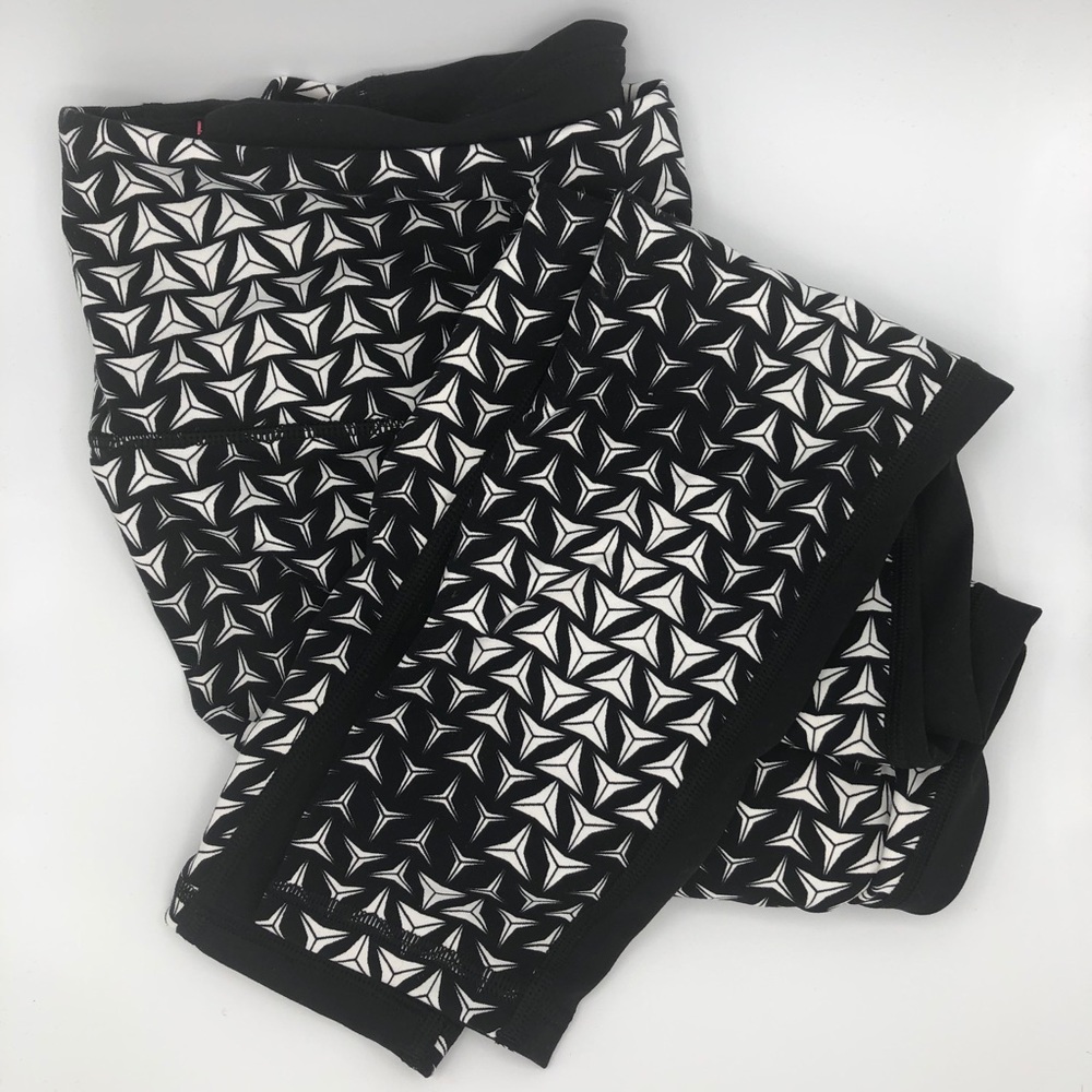 VS SPORT BLACK AND WHITE KNOCKOUT LEGGINGS